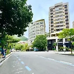 Sofisticacao Na Praca Mais Badalada Do Leblon