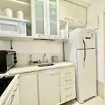 Sofisticacao Na Praca Mais Badalada Do Leblon