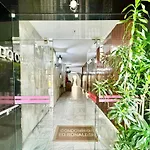 Sofisticacao Na Praca Mais Badalada Do Leblon