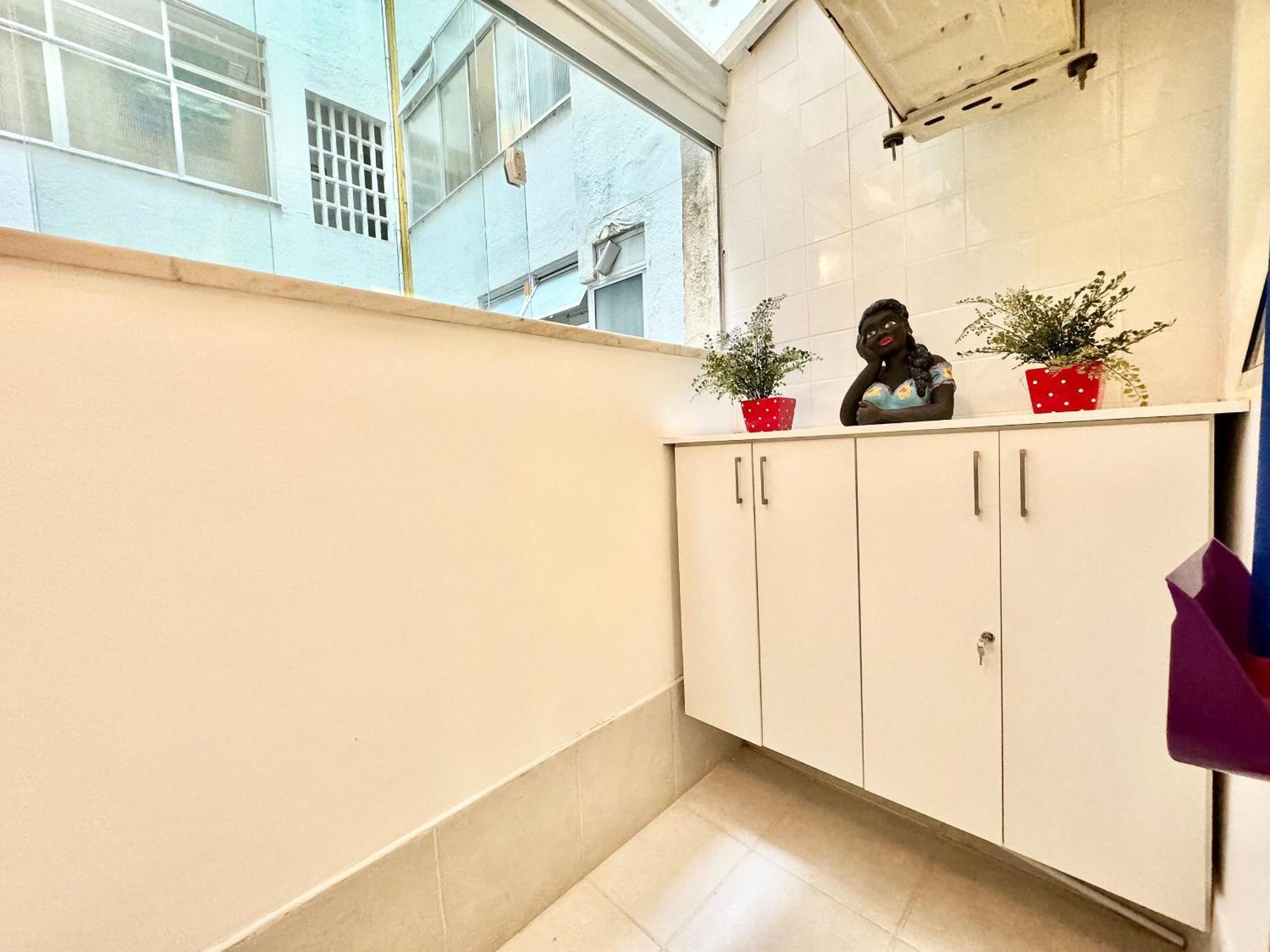 Sofisticacao Na Praca Badalada Do Leblon Apartamento *