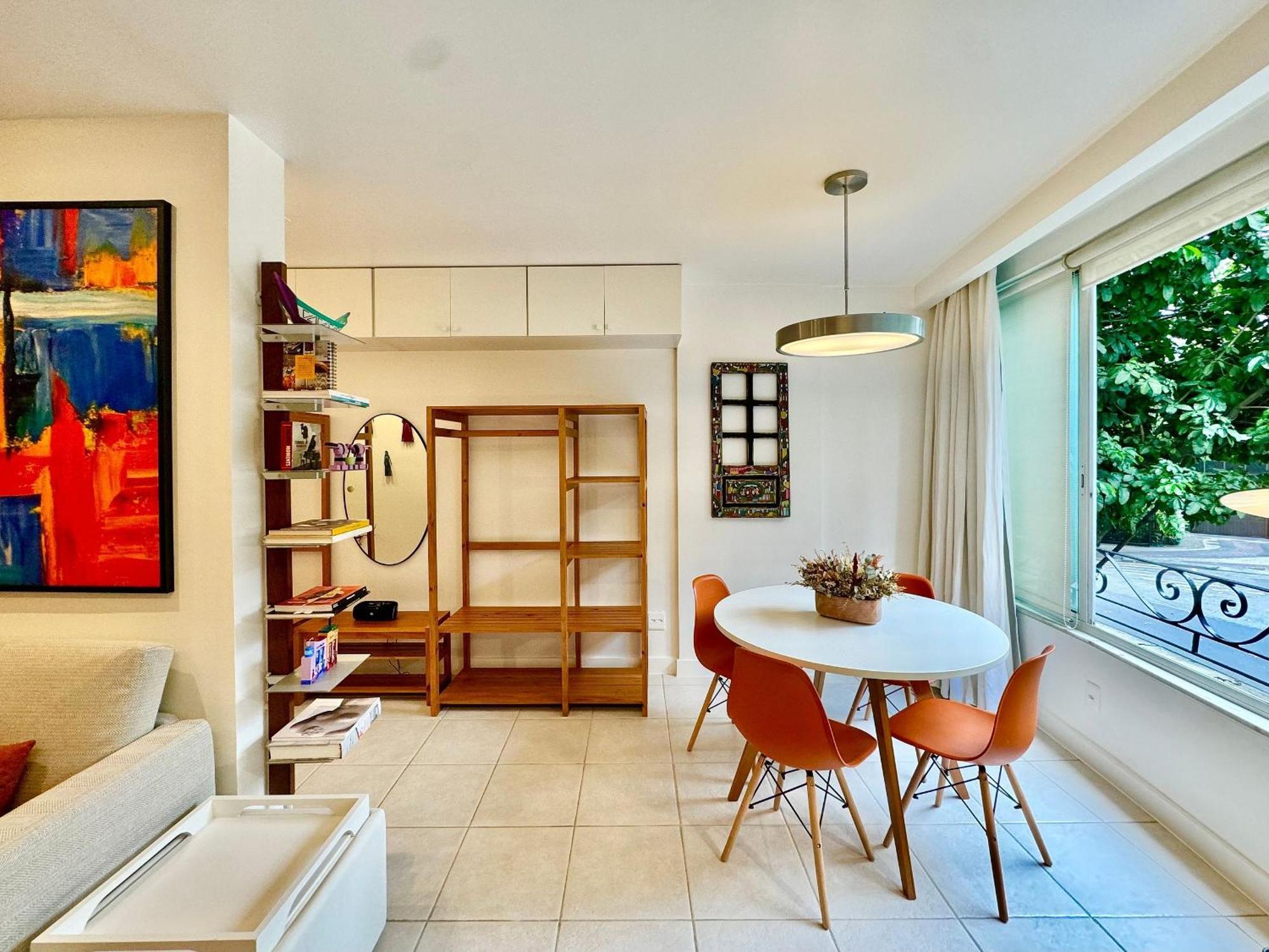 Sofisticacao Na Praca Badalada Do Leblon Apartamento *